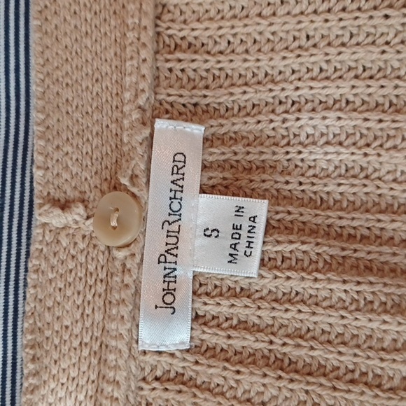 💙🌺 Tan Cardigan With Broche - Picture 7 of 11
